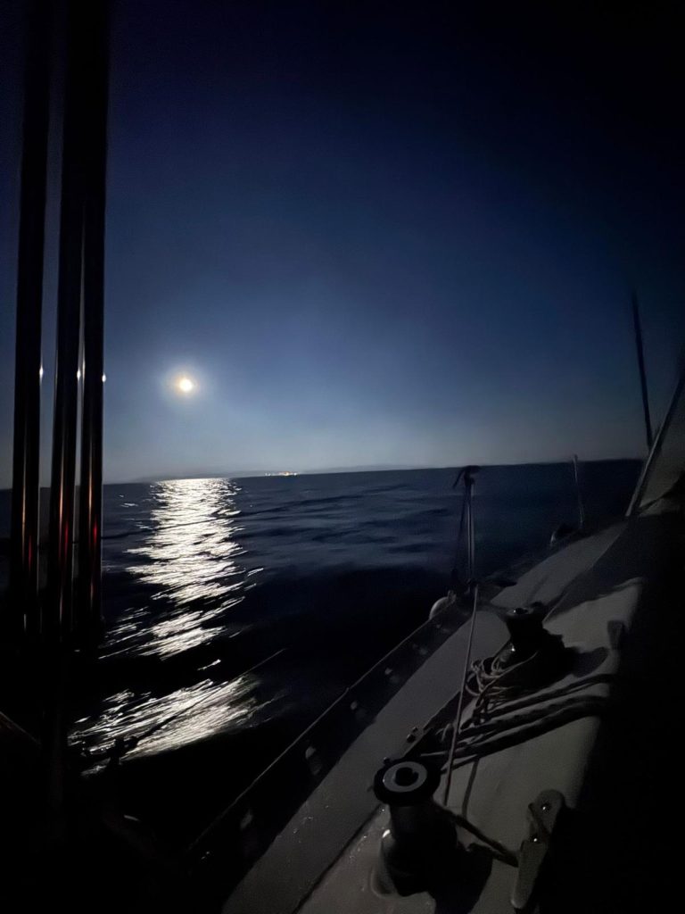 mjesečina na jedrilici